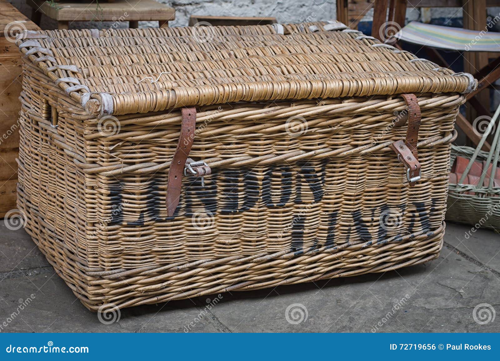 bric-ÃÂ -brac or bric-a-brac - linen - laundry basket - london